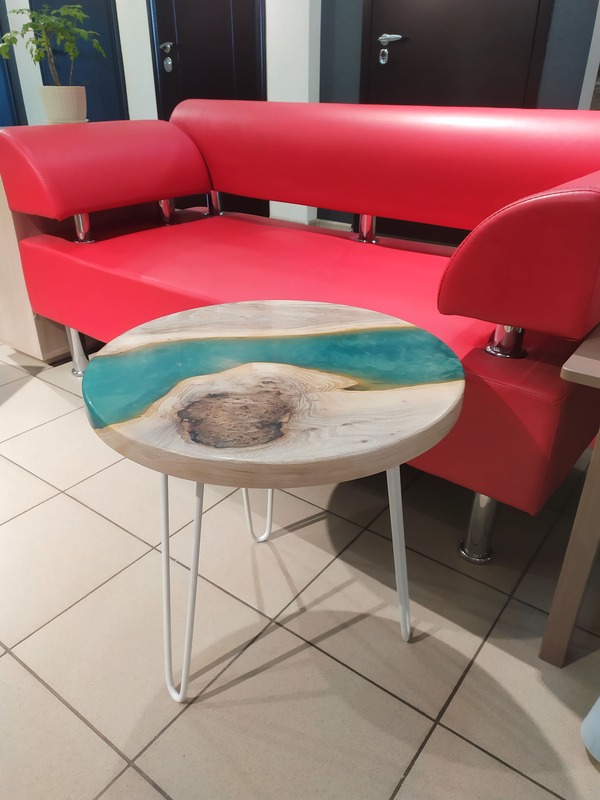 Кофейный столик из выбеленного карагача
