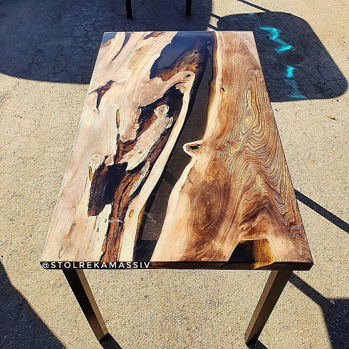 Стол-река из вяза